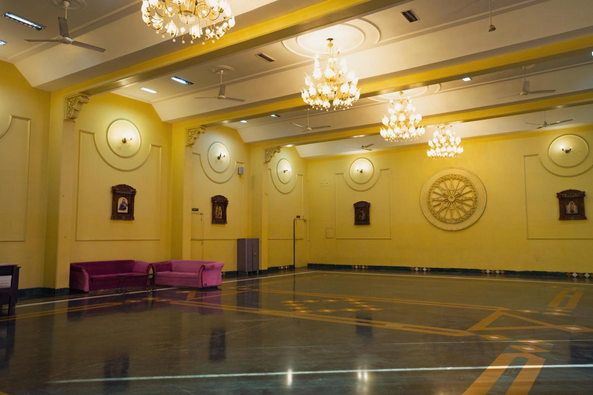 Hotel Girdhar Mahal Indore Exteriör bild