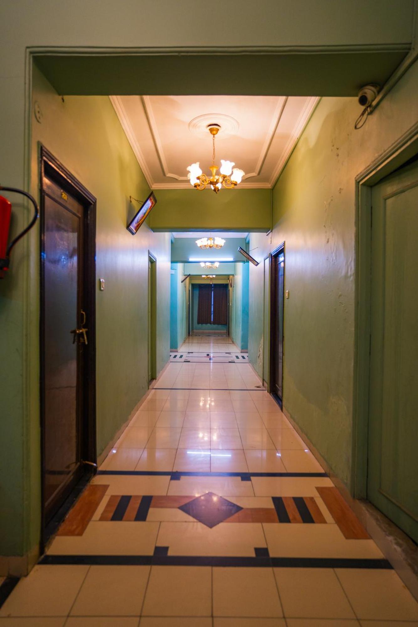 Hotel Girdhar Mahal Indore Exteriör bild