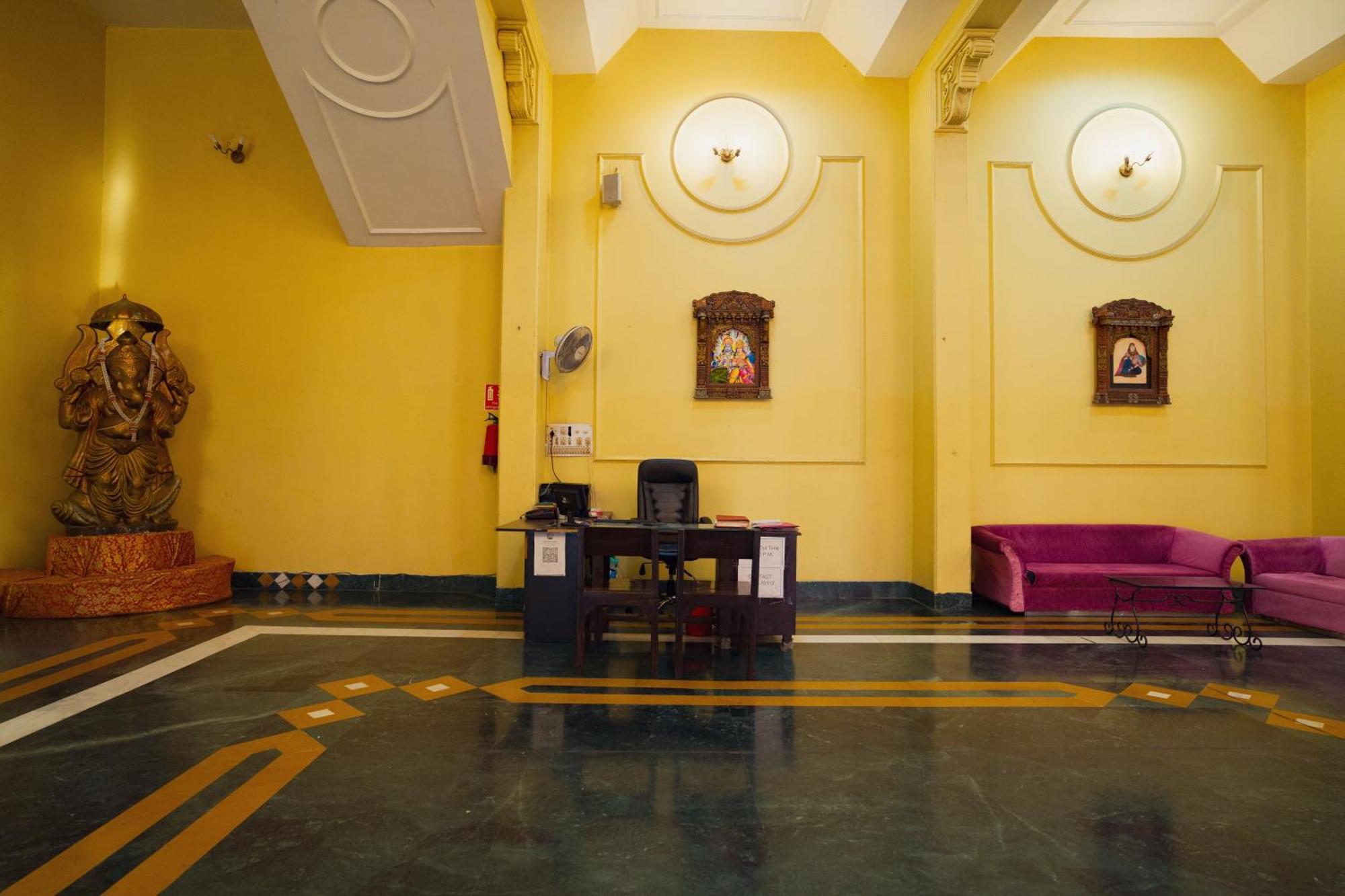 Hotel Girdhar Mahal Indore Exteriör bild