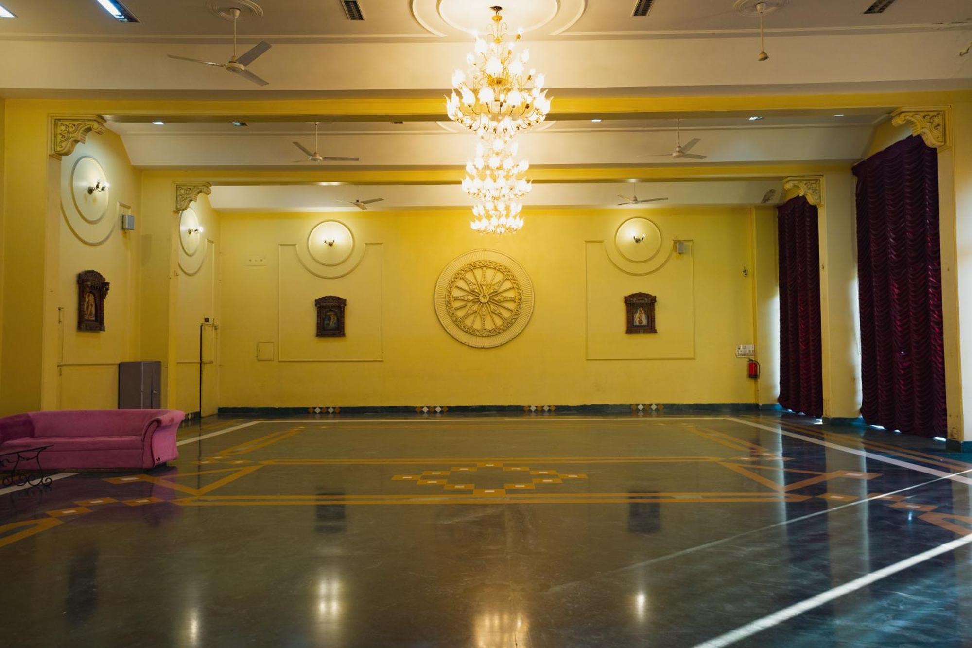 Hotel Girdhar Mahal Indore Exteriör bild