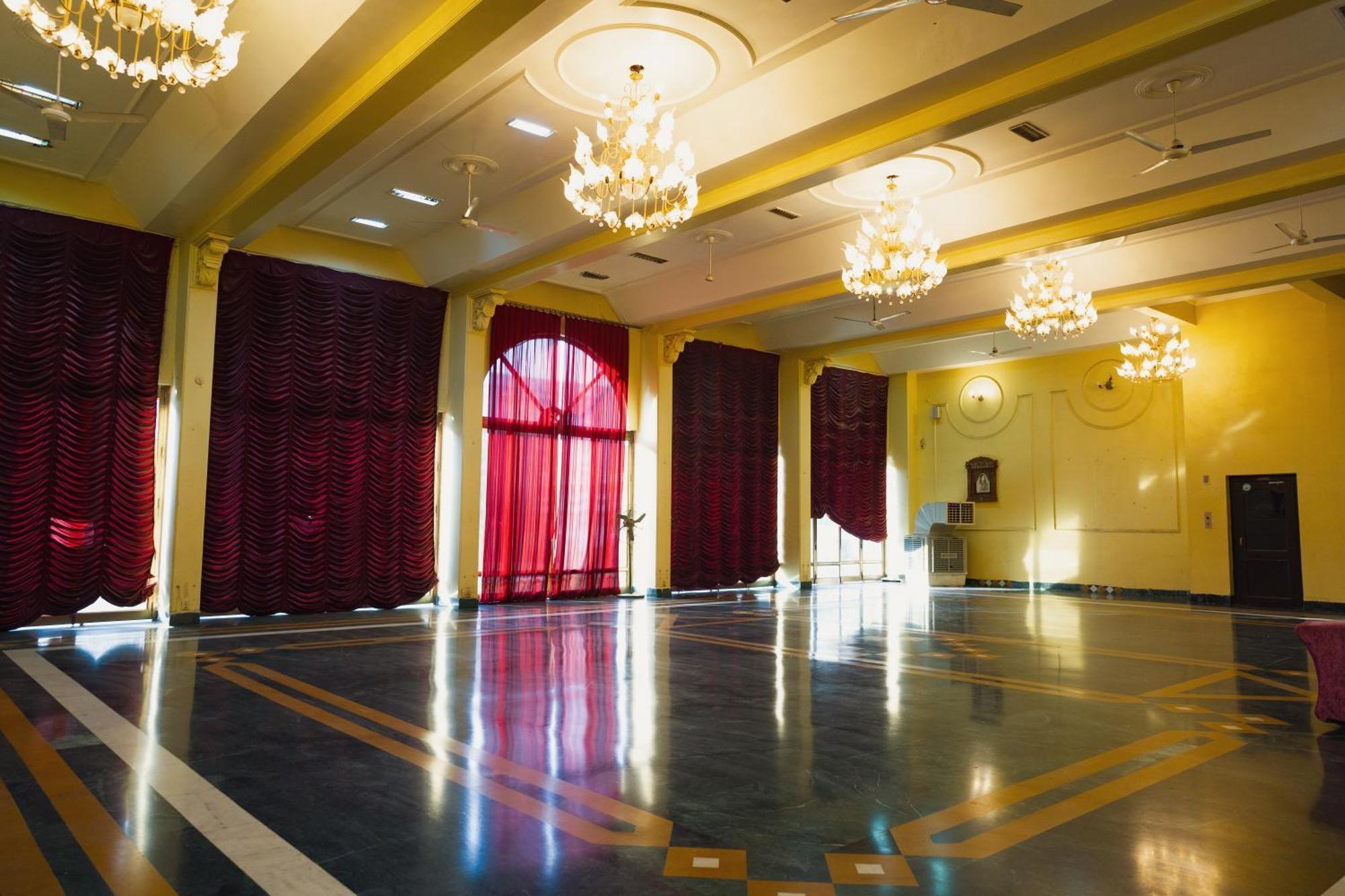 Hotel Girdhar Mahal Indore Exteriör bild