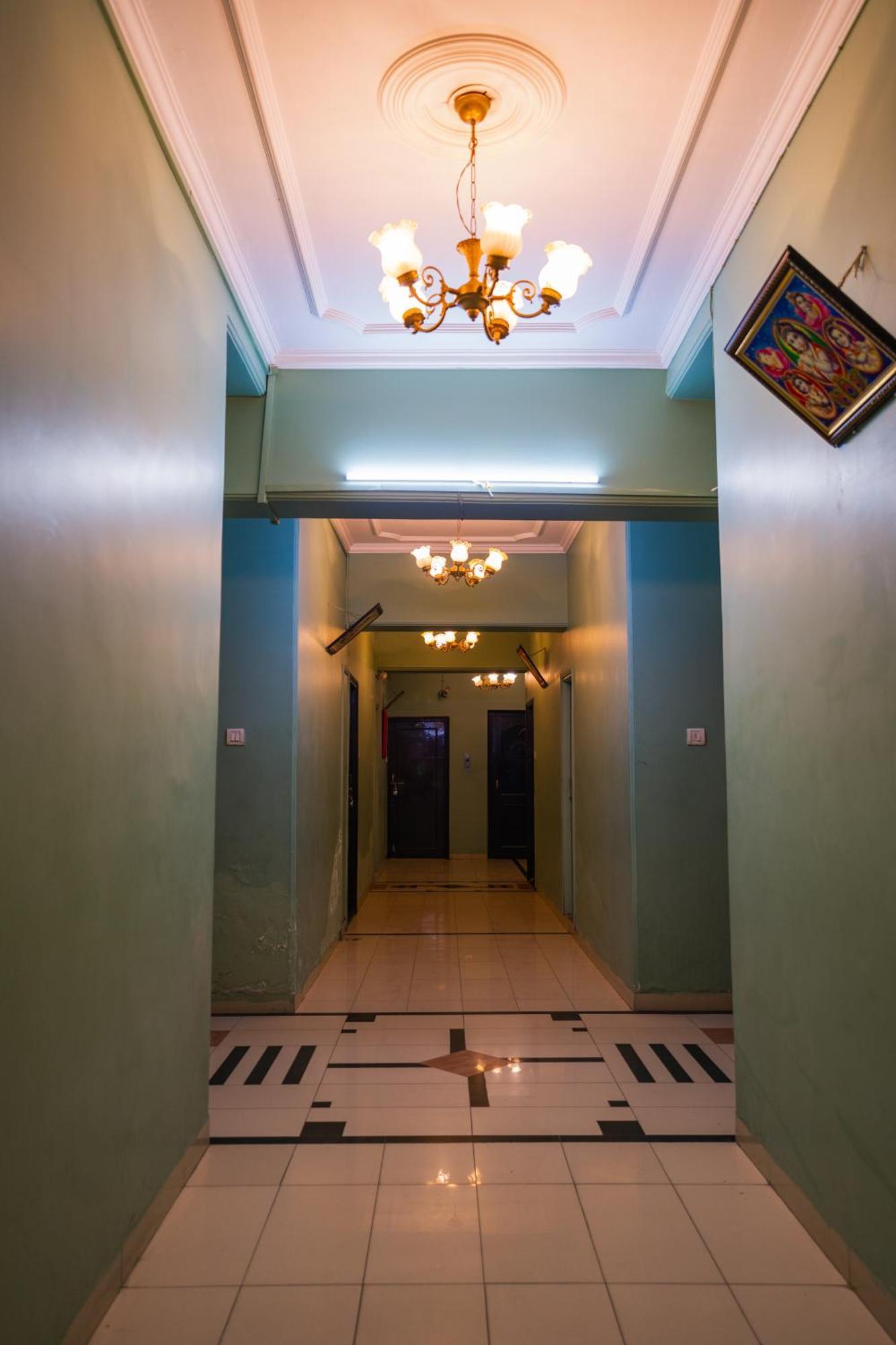 Hotel Girdhar Mahal Indore Exteriör bild