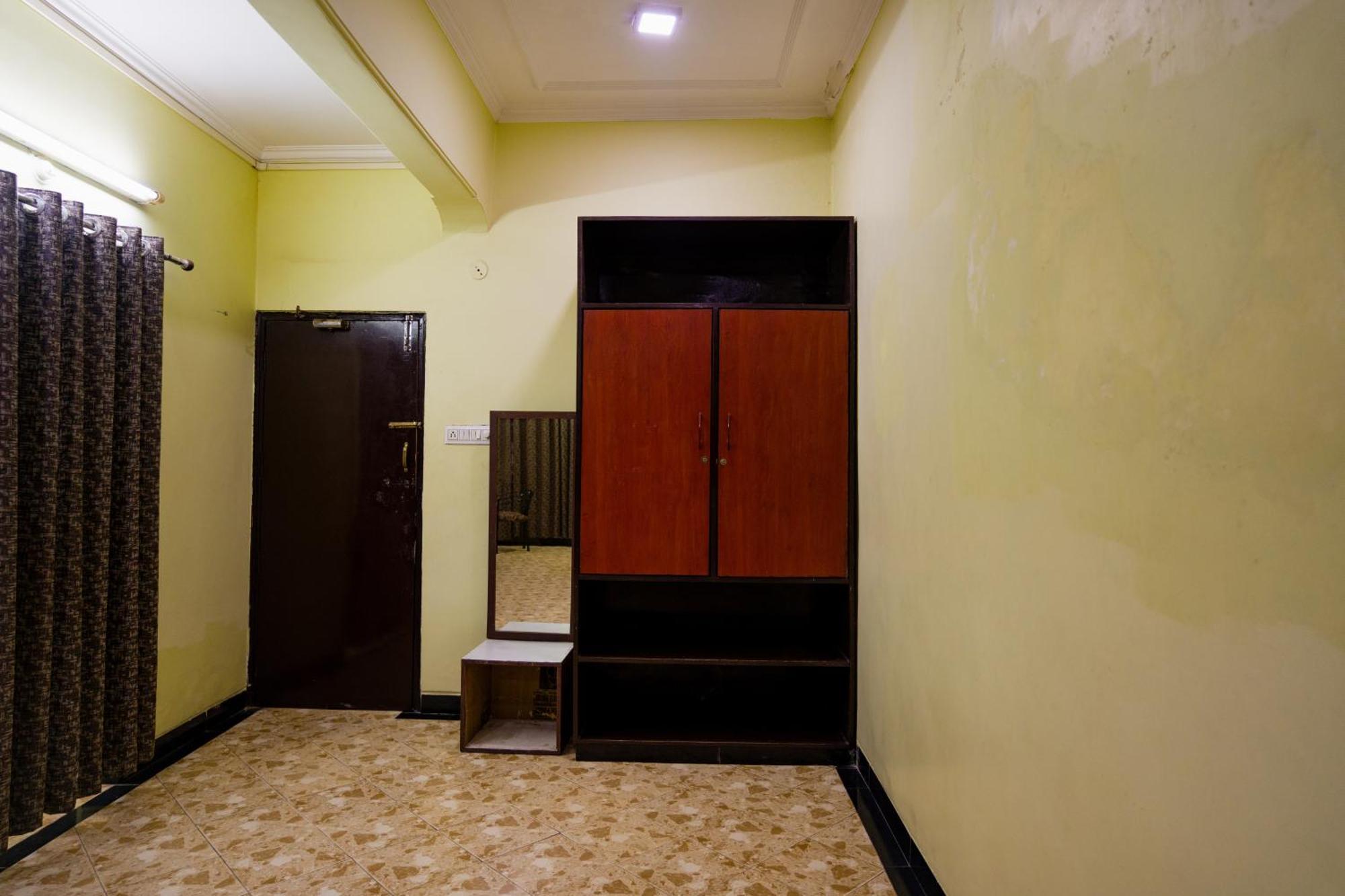 Hotel Girdhar Mahal Indore Exteriör bild