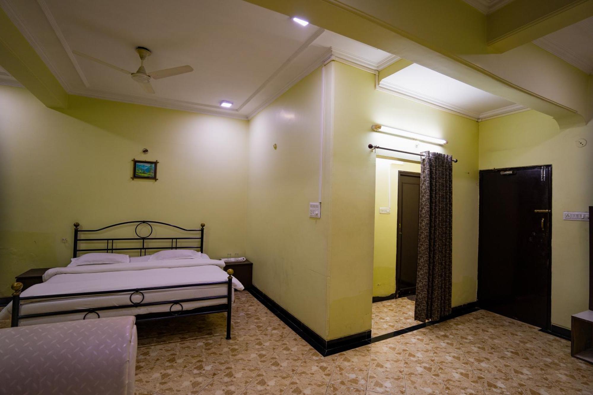 Hotel Girdhar Mahal Indore Exteriör bild