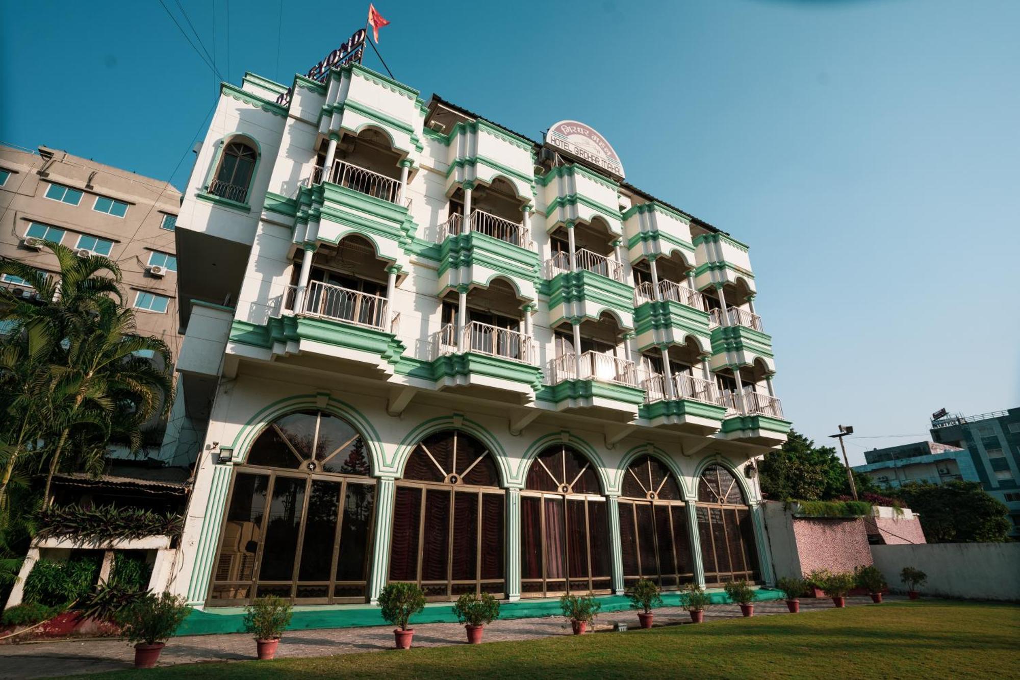 Hotel Girdhar Mahal Indore Exteriör bild