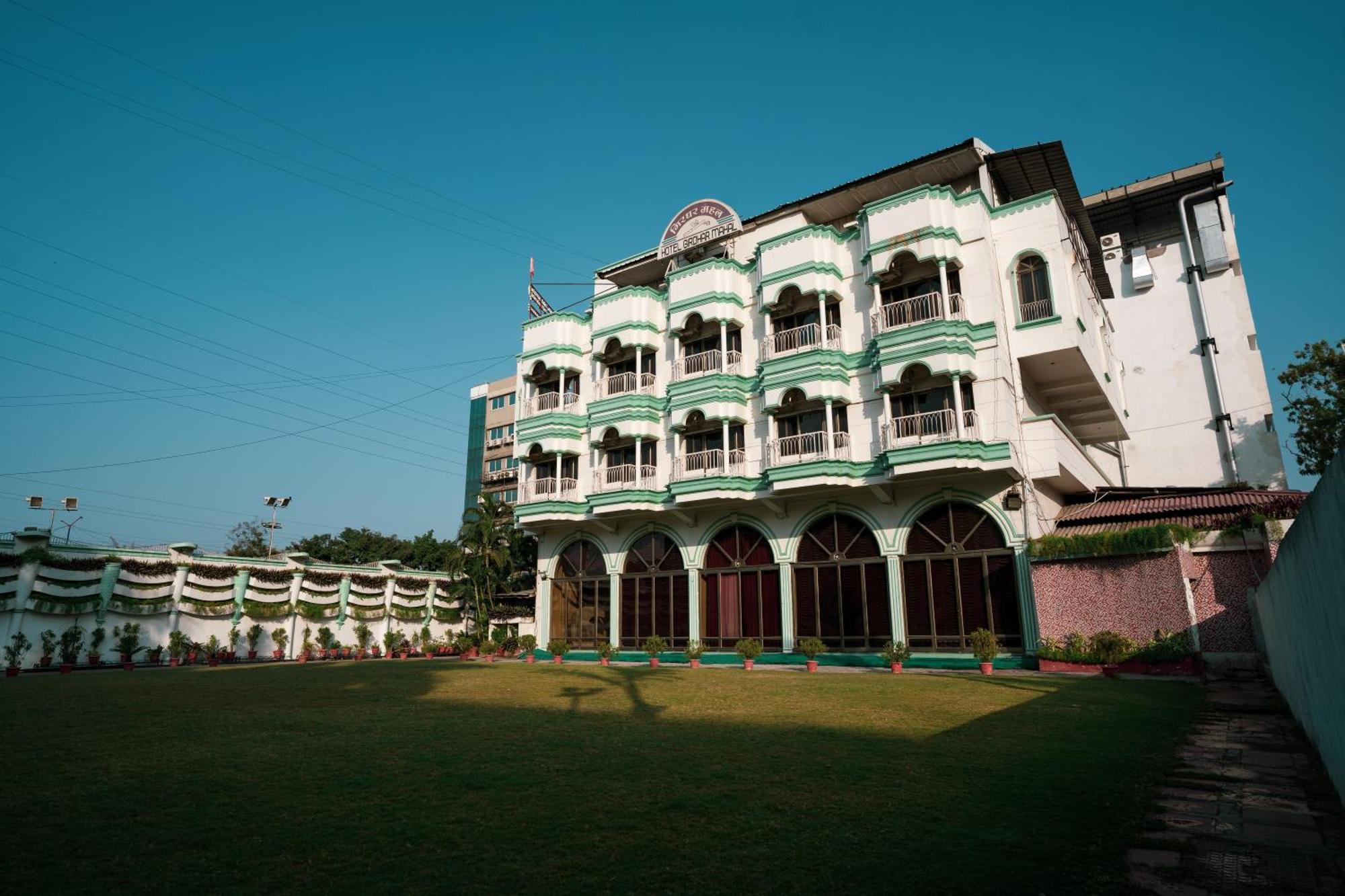 Hotel Girdhar Mahal Indore Exteriör bild
