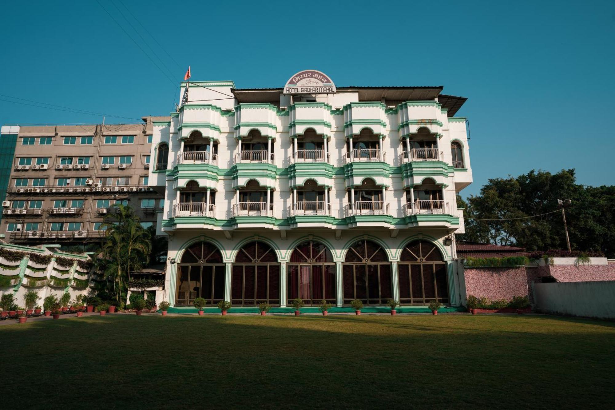 Hotel Girdhar Mahal Indore Exteriör bild