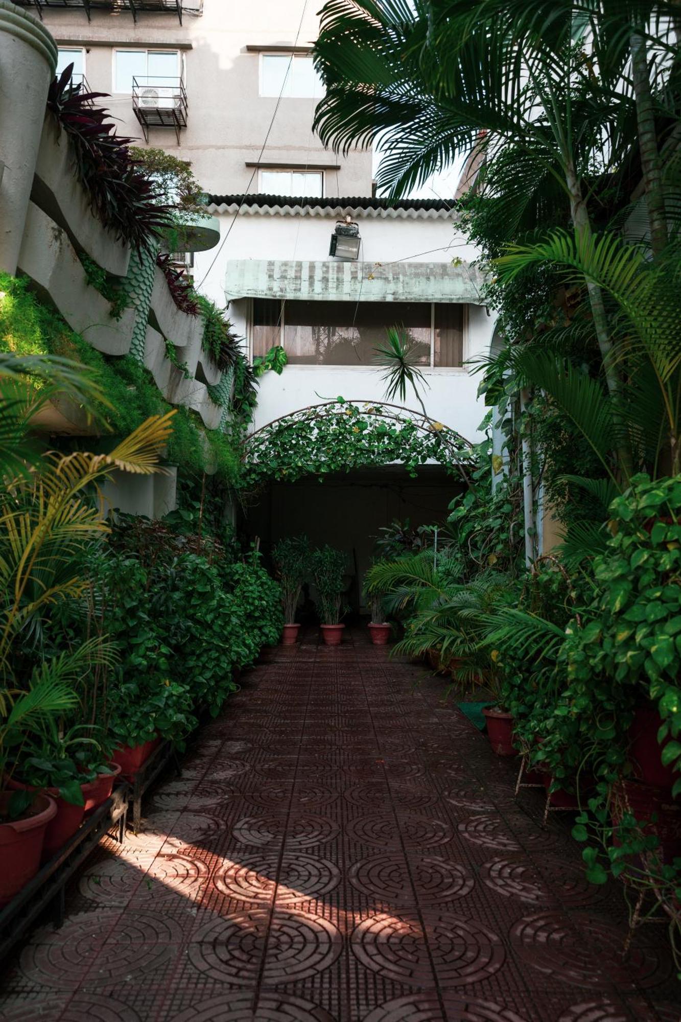 Hotel Girdhar Mahal Indore Exteriör bild